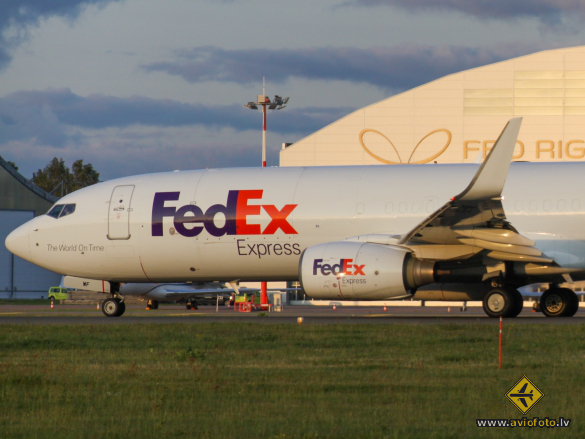 Boeing 737-8AS(BCF)